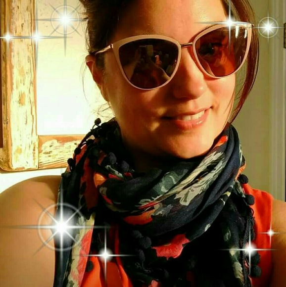 Meet your Posher, Ashley - Picture 1 of 1